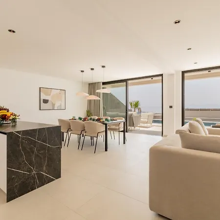 Reina マカルスカ