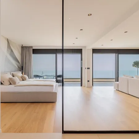 Reina マカルスカ