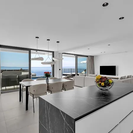 Reina 빌라 마카르스카