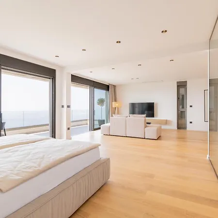 Reina Villa Makarska