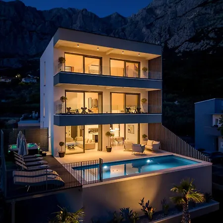 Reina Villa *