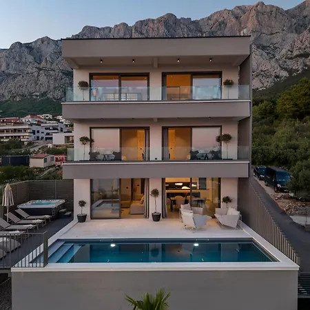 Reina Villa