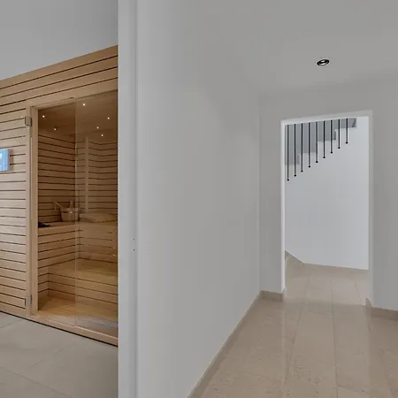 Reina Villa Makarska