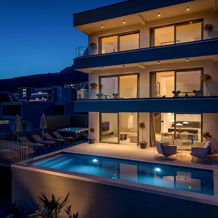 Reina Villa