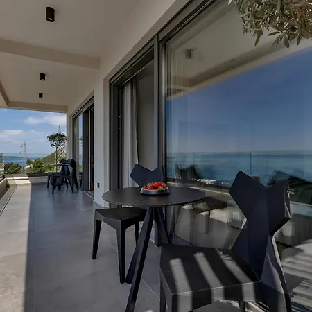 Reina Villa Makarska