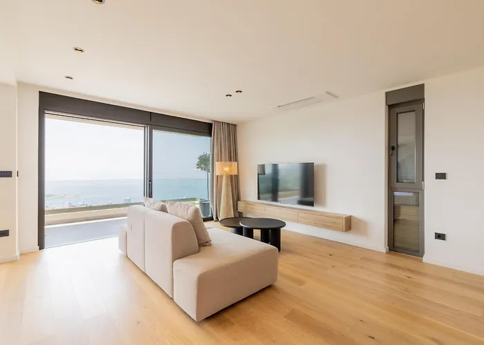 Reina * מאקרסקה