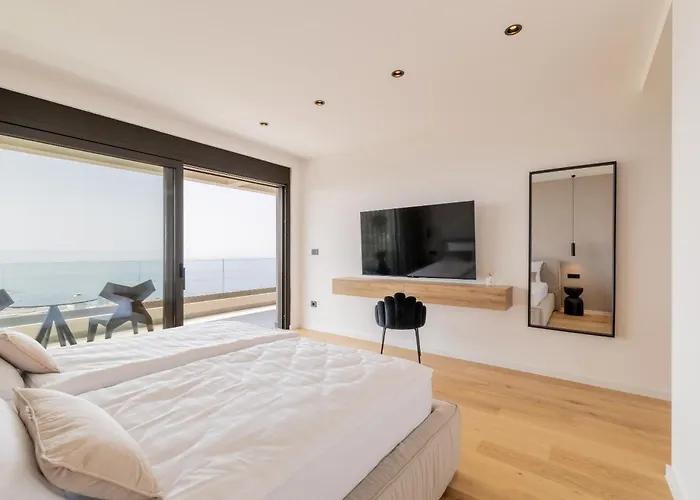 Reina * Μακάρσκα