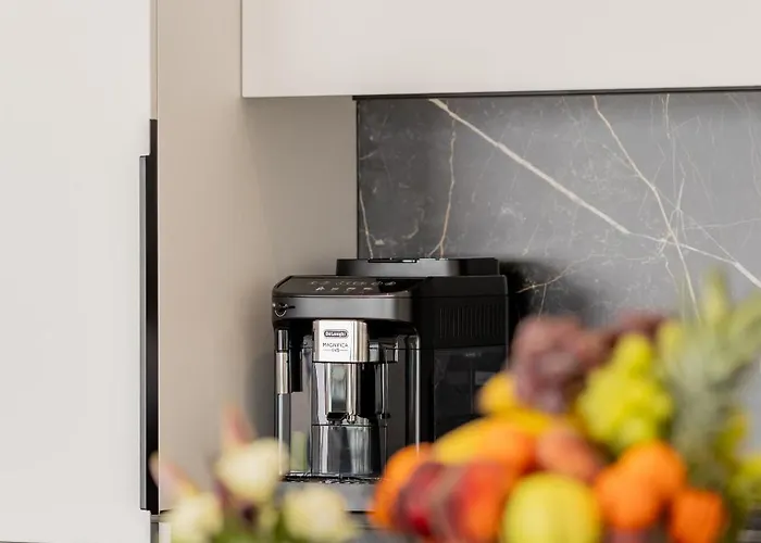 Reina * מאקרסקה