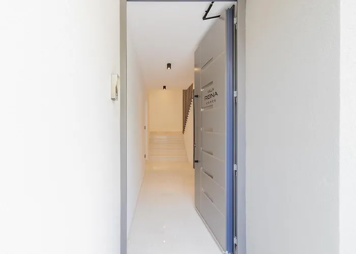 Reina Βίλα Μακάρσκα