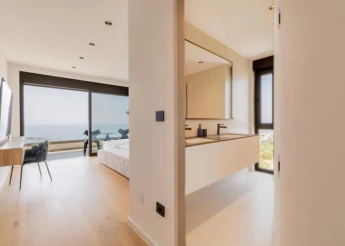 Reina * מאקרסקה