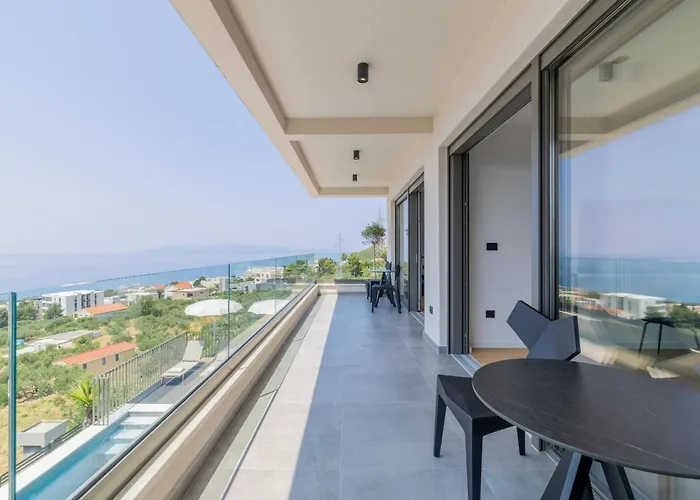 Reina * מאקרסקה