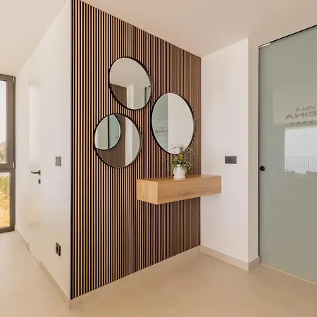 Reina * מאקרסקה